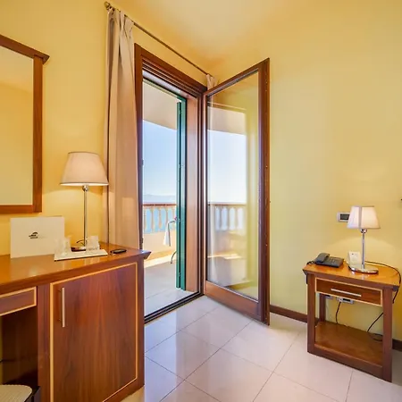 Отель Santa Lucia Паргелия